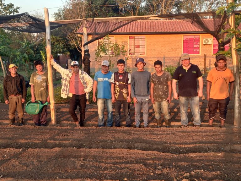 Comunidad Mbya de Tacuaró recibe asistencia hortícola